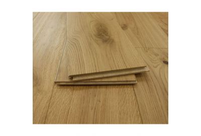 What are the benefits of engineered Oak flooring?