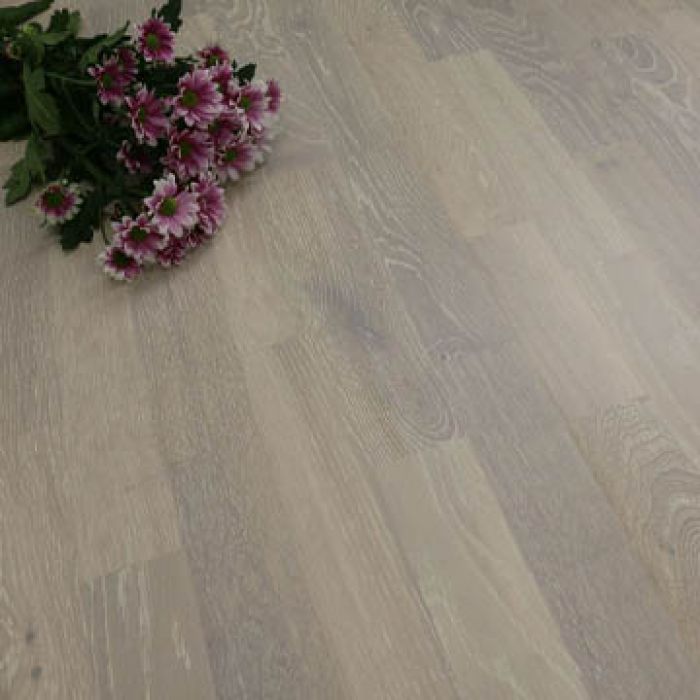 200mm Engineered Brushed & White Matt Lacquered 3-Strip Oak Wood Flooring 2.91m²